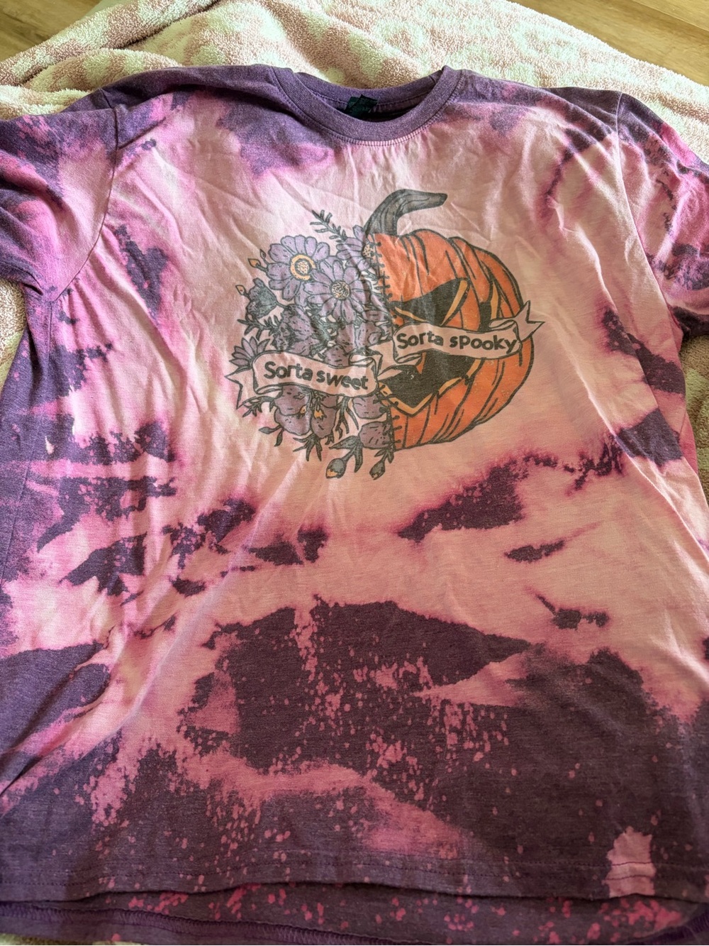 Women’s Purple & Pink graphic Halloween tee🎃